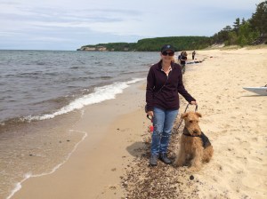 Who knew that Michigan had beaches with waves.  What you don't see are the swarms of mosquitos attacking Mommy and I in 50° sunshine with a strong breeze.  These are some viscous creatures in the UP.
